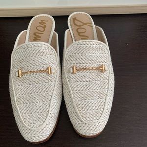 White straw Linnie mule, so cute and in good condition. Only worn a few times